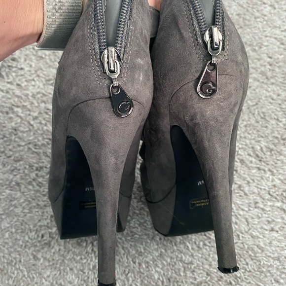 Guess Grey peep toe heels - Picture 3 of 5